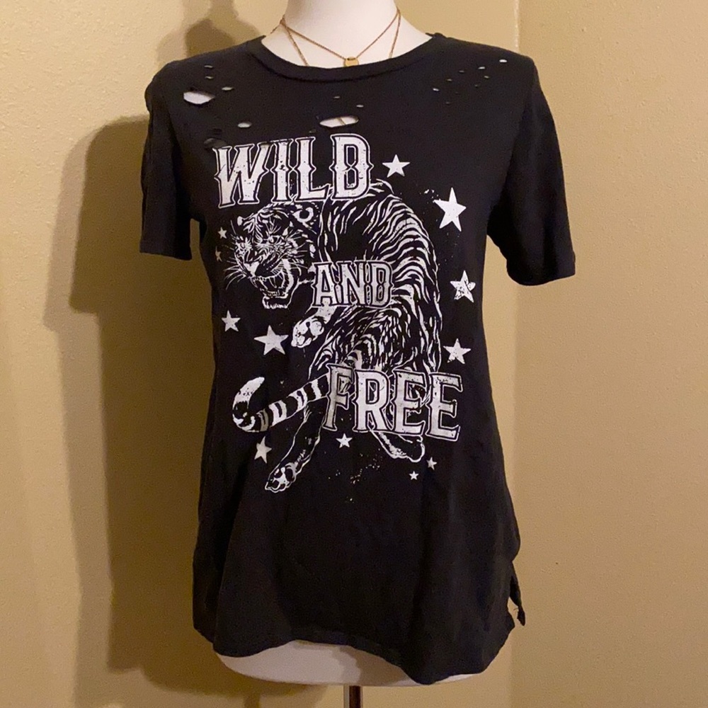 Distressed graphic T-shirt, GUC SIZE M